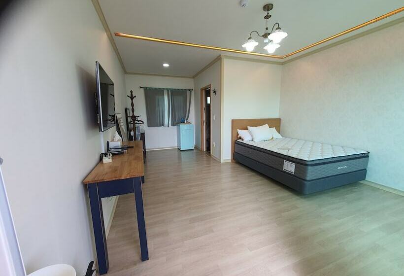 ダブルベッドのスタンダードシングルルーム, Wind Jeju Cafe & Pension