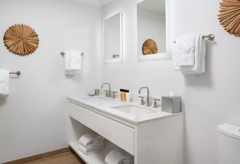 Deluxe Suite Sea View, Alexandra Resort  All Inclusive