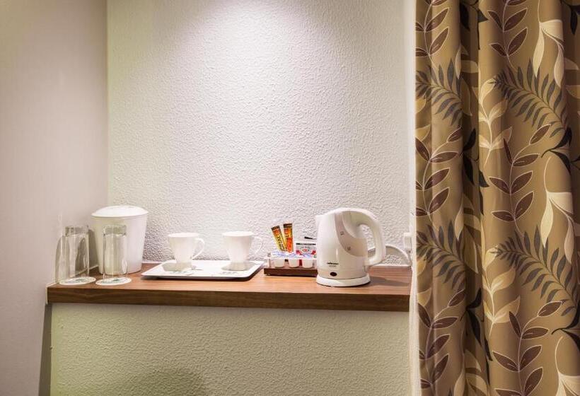 Номер Стандарт, City Lodge Hotel Pinelands