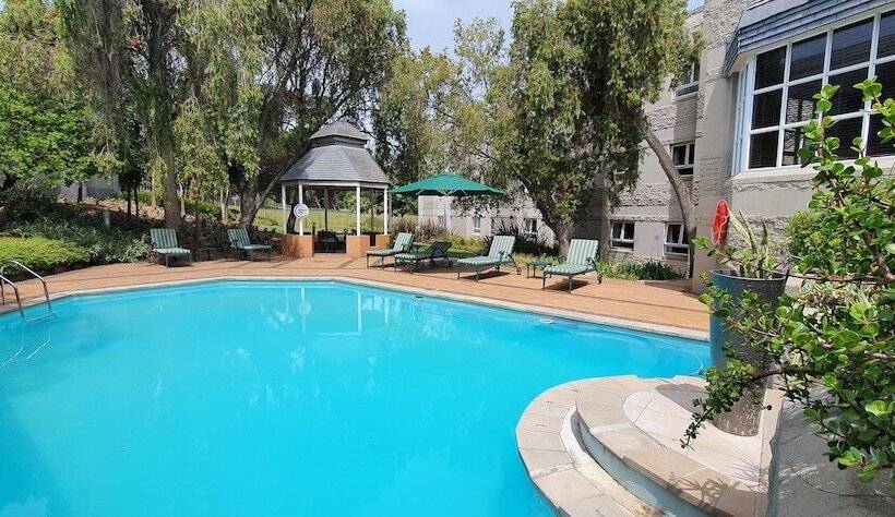 Номер Стандарт, City Lodge Hotel Pinelands