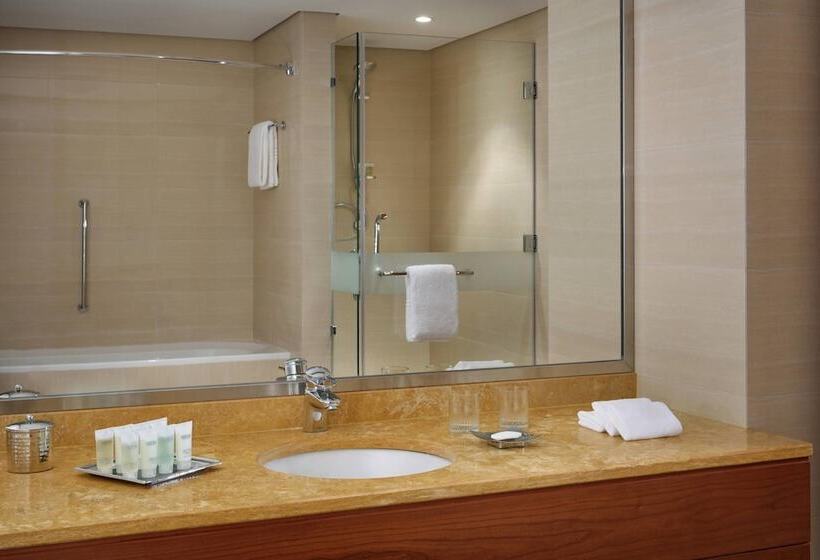 سوئیت کلاب, Courtyard By Marriott Kuwait City