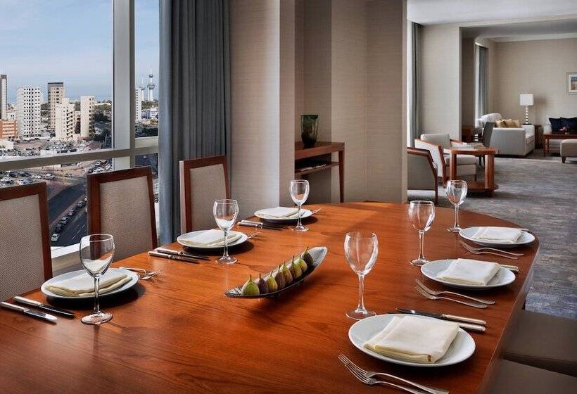 سوئیت کلاب, Courtyard By Marriott Kuwait City