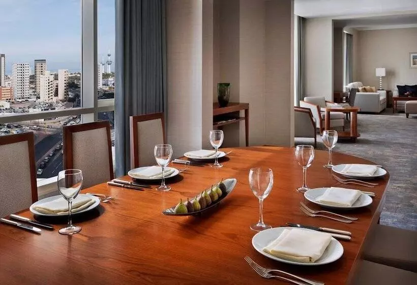 سوئیت کلاب, Courtyard By Marriott Kuwait City
