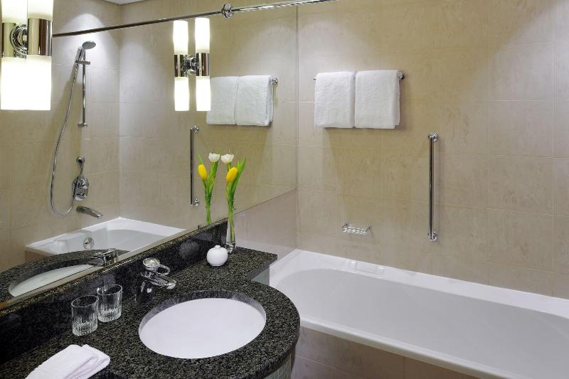 اتاق لوکس با تخت بزرگ, Courtyard By Marriott Kuwait City