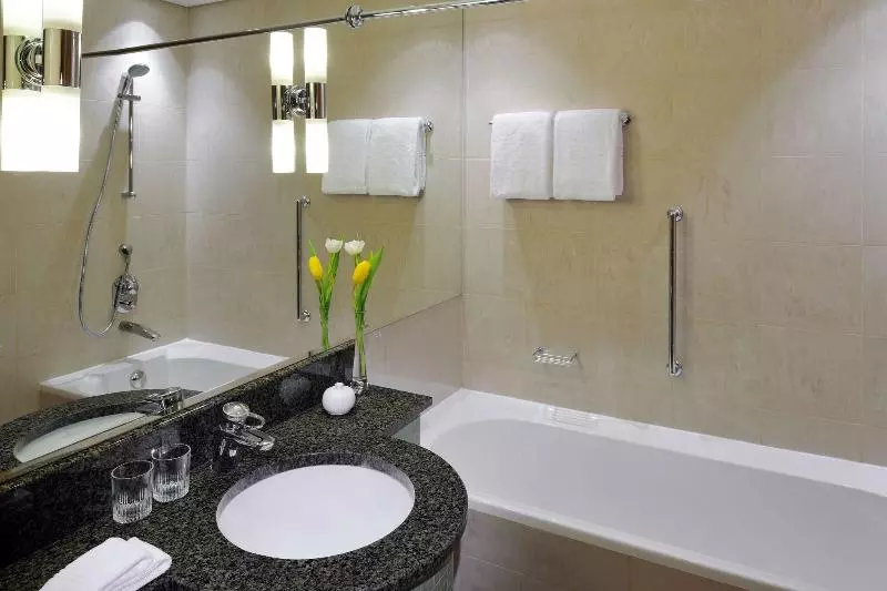 اتاق لوکس با تخت بزرگ, Courtyard By Marriott Kuwait City