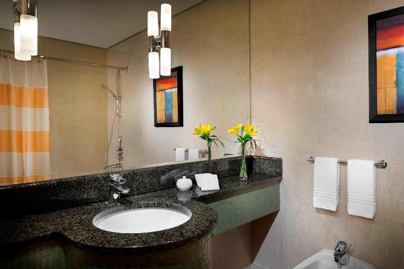اتاق لوکس با تخت بزرگ, Courtyard By Marriott Kuwait City
