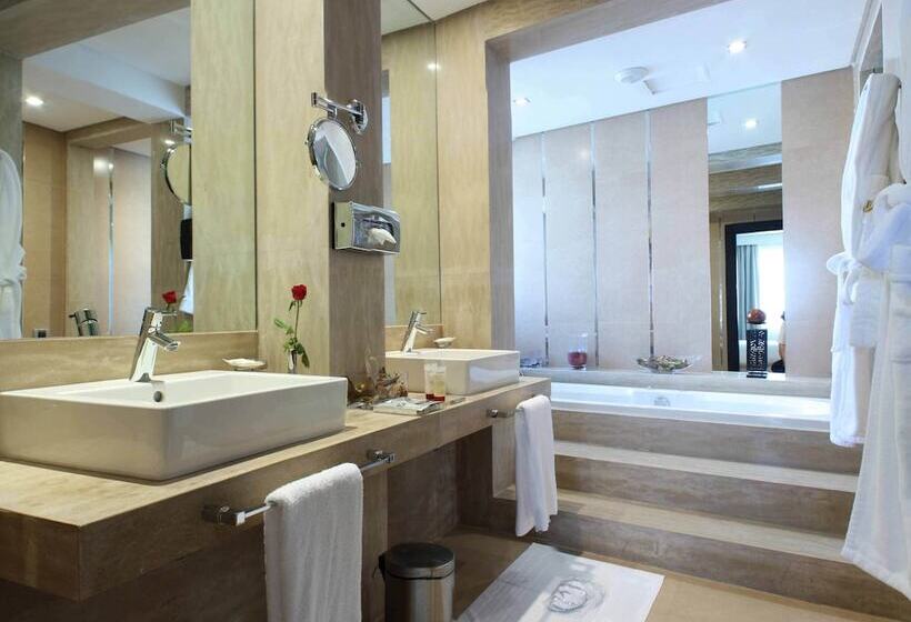 سوییت جونیور, Farah Casablanca