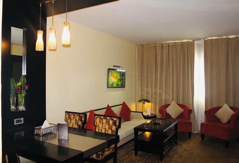 سوییت جونیور, Farah Casablanca