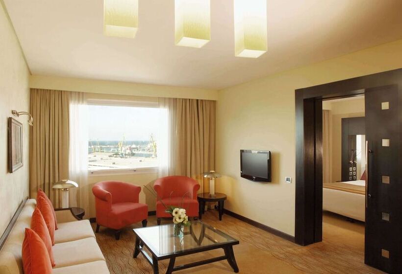 سوییت جونیور, Farah Casablanca