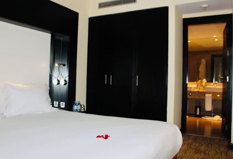 سوییت جونیور, Farah Casablanca