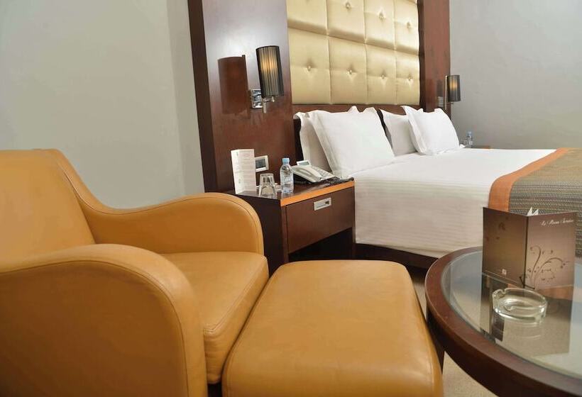 اتاق لوکس, Farah Casablanca