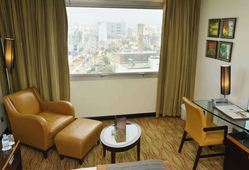 اتاق لوکس, Farah Casablanca