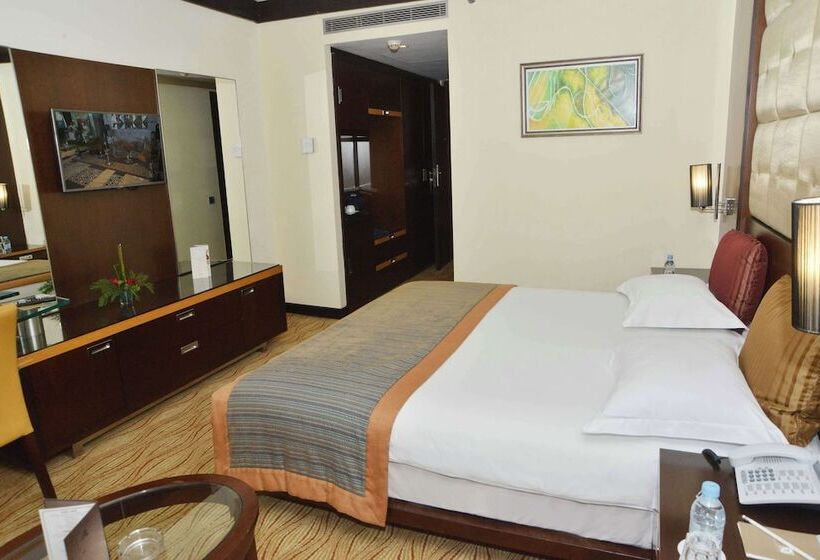 اتاق لوکس, Farah Casablanca