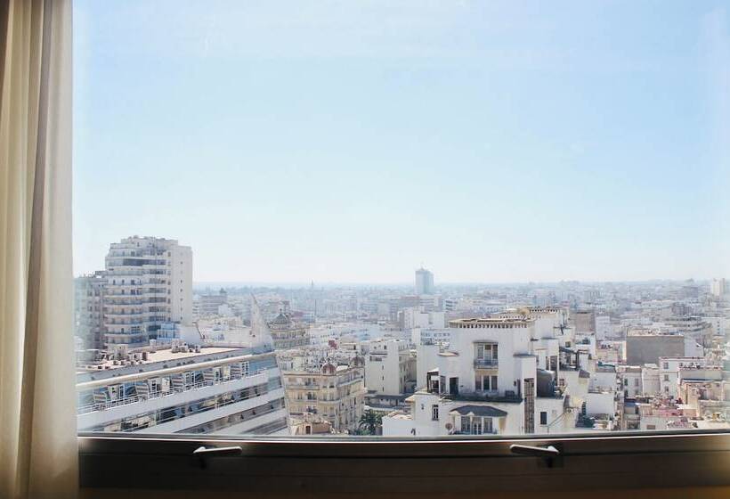 اتاق لوکس, Farah Casablanca