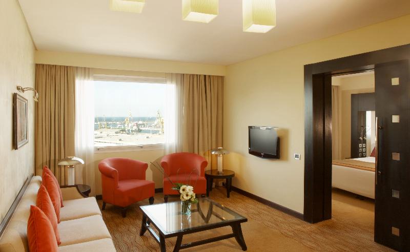 سوییت جونیور, Farah Casablanca