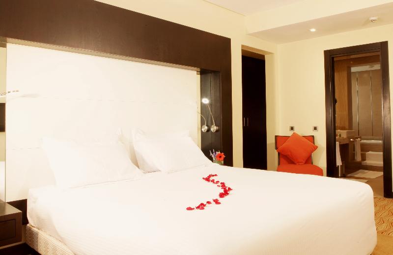 سوییت جونیور, Farah Casablanca