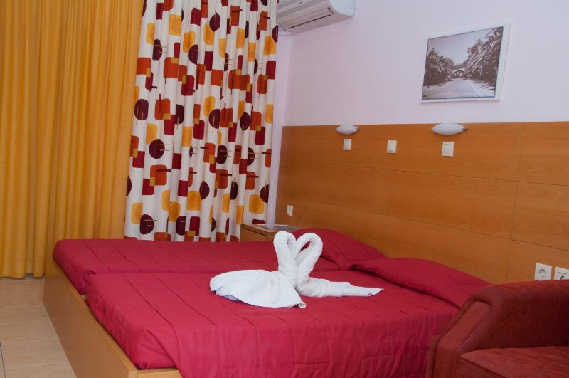 اتاق لوکس یک تخته, Farah Casablanca