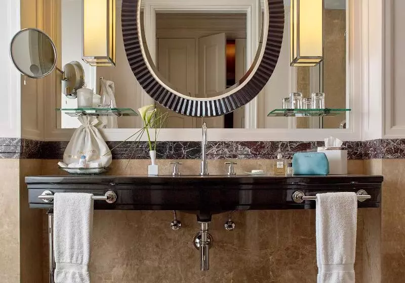 リバービュースタンダードルーム, Four Seasons Hotel Gresham Palace Budapest