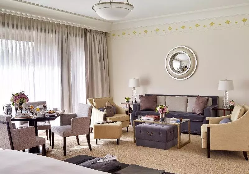 キングサイズベッドのスイートルーム, Four Seasons Hotel Gresham Palace Budapest