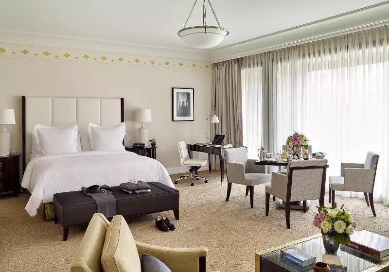 キングサイズベッドのスイートルーム, Four Seasons Hotel Gresham Palace Budapest