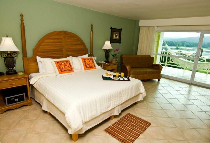 חדר דחוקס עם מיטת קינג, Gamboa Rainforest Reserve