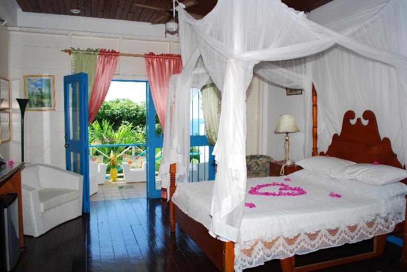 اتاق استاندارد, Half Moon Blue