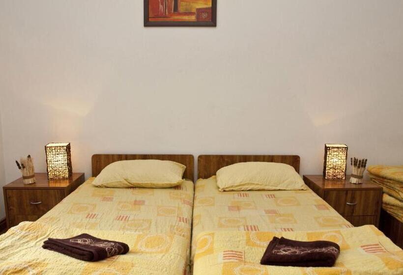 Standard Triple Room, Hostel Mostel Sofia