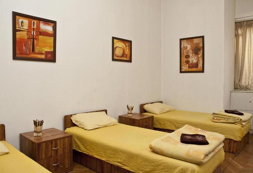 Номер Стандарт Трехместный, Hostel Mostel Sofia