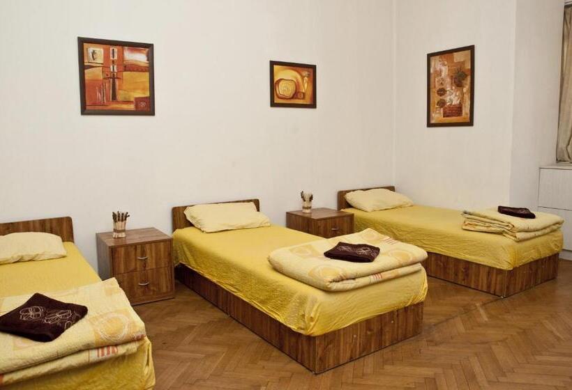 Standard Triple Room, Hostel Mostel Sofia