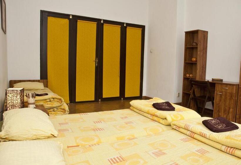 4 Bedroom Apartment, Hostel Mostel Sofia