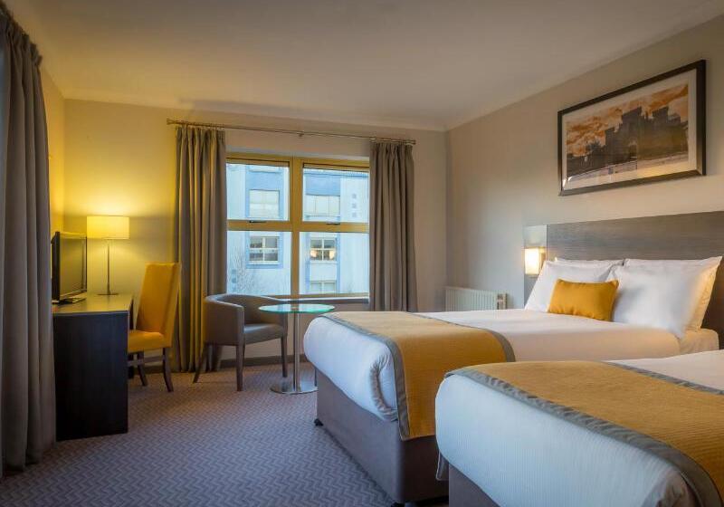 标准间, Newtown Park