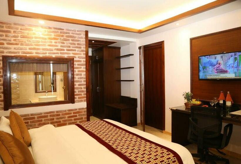 اتاق لوکس, Manang