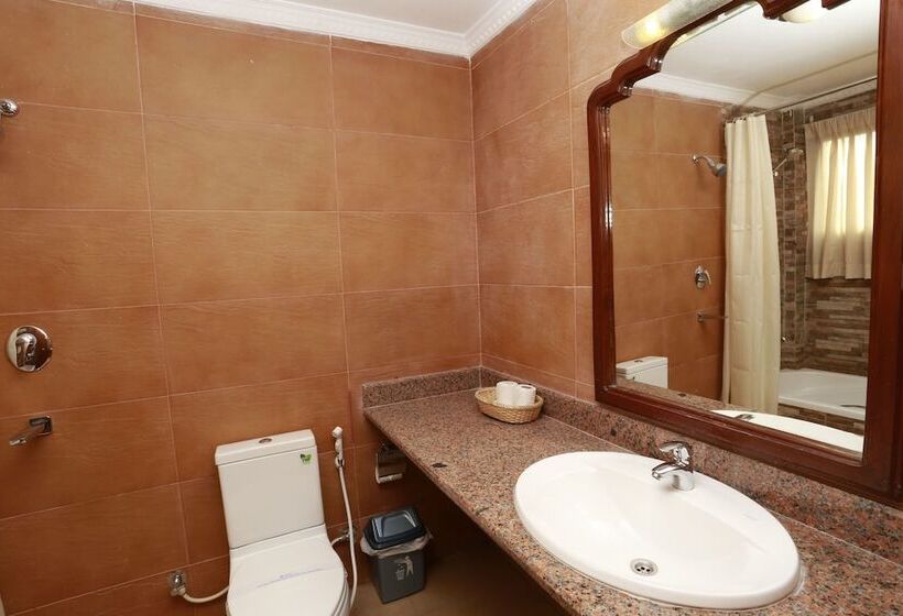 اتاق لوکس, Manang