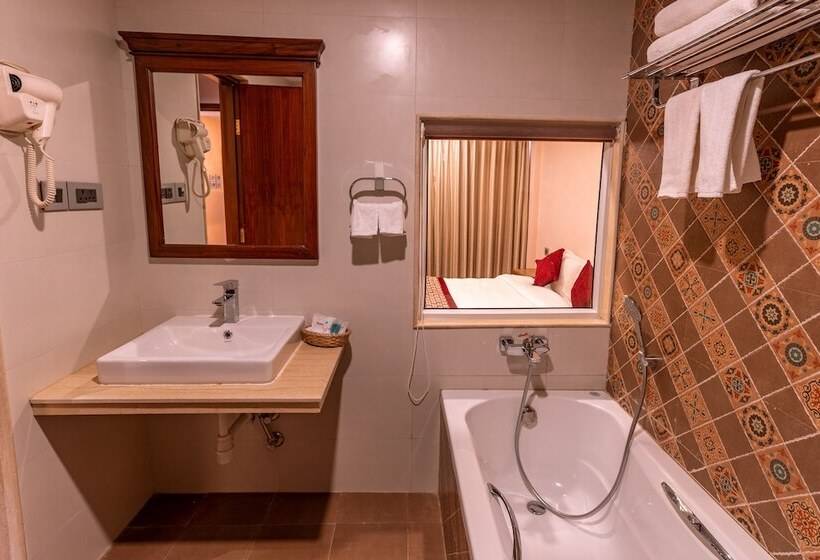 اتاق لوکس, Manang