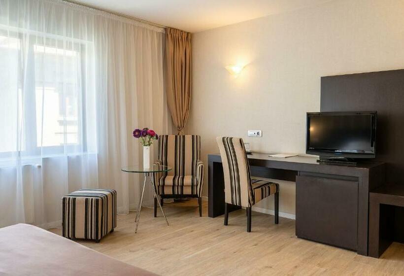 اتاق لوکس, Parliament