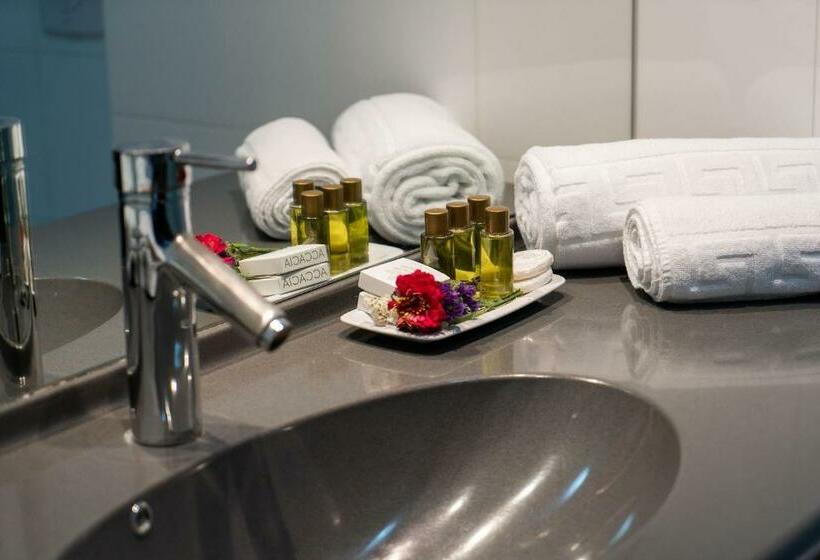 اتاق لوکس, Parliament