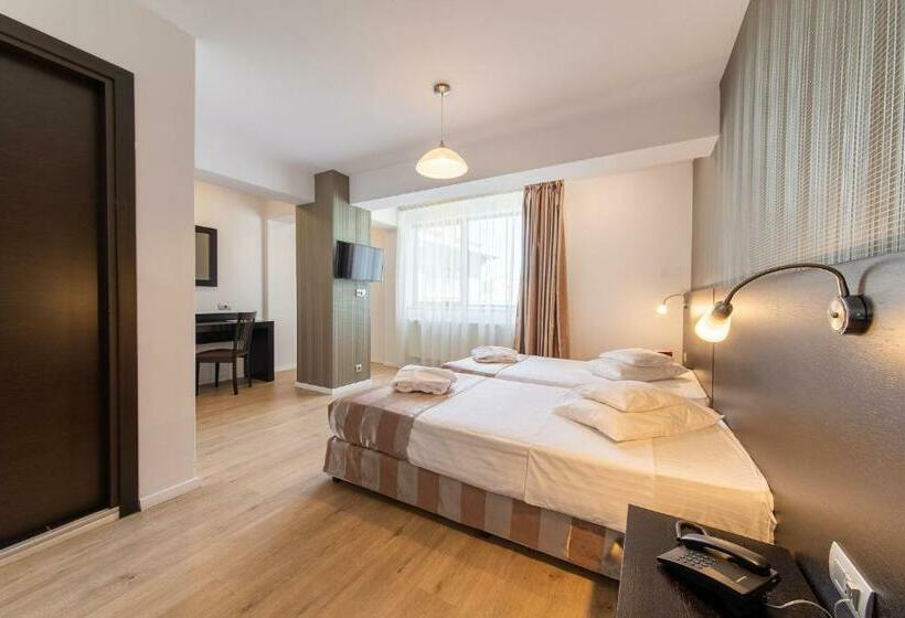 اتاق لوکس, Parliament