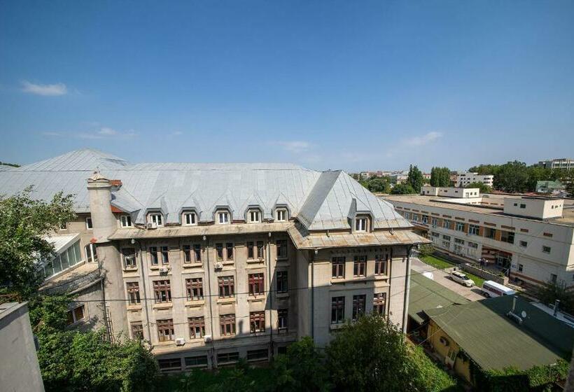 اتاق لوکس, Parliament