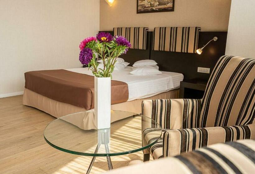 سوئیت جونیور با تراس, Parliament