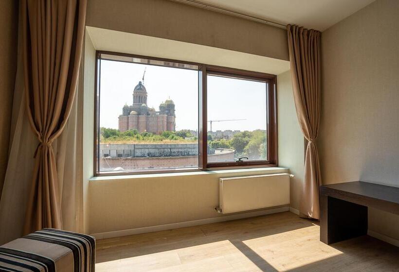 سوییت جونیور, Parliament