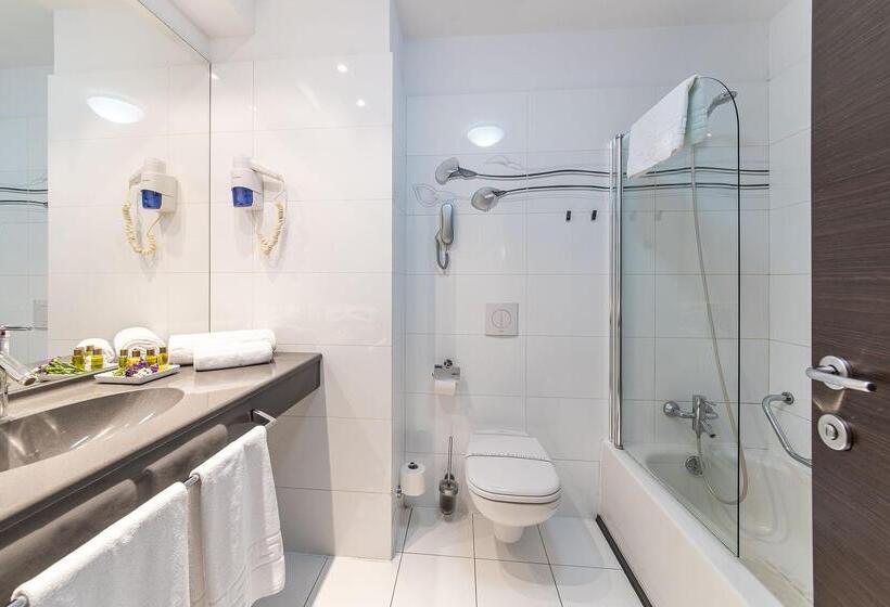 اتاق لوکس, Parliament