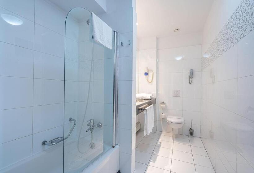 سوئیت جونیور با تراس, Parliament