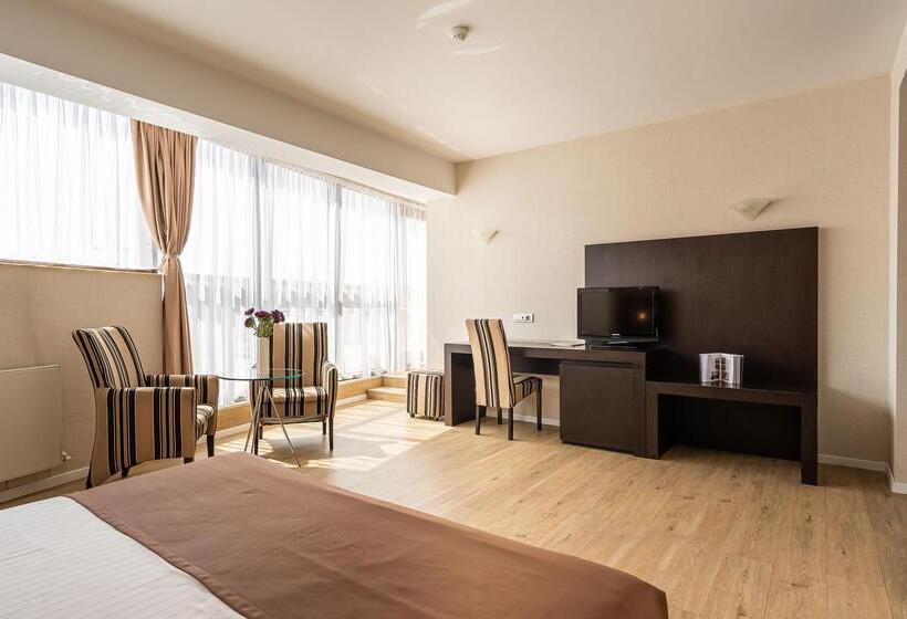 سوئیت جونیور با تراس, Parliament