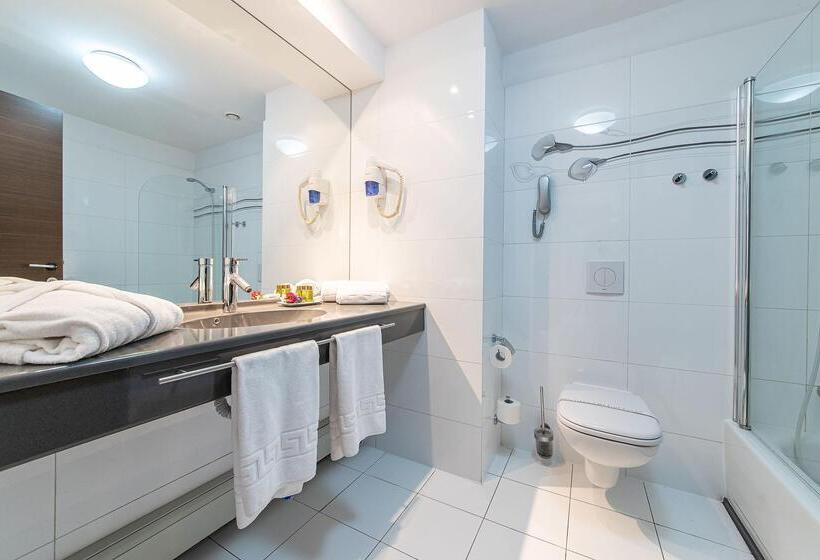 اتاق لوکس, Parliament