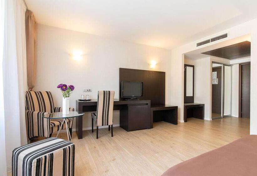 اتاق لوکس, Parliament