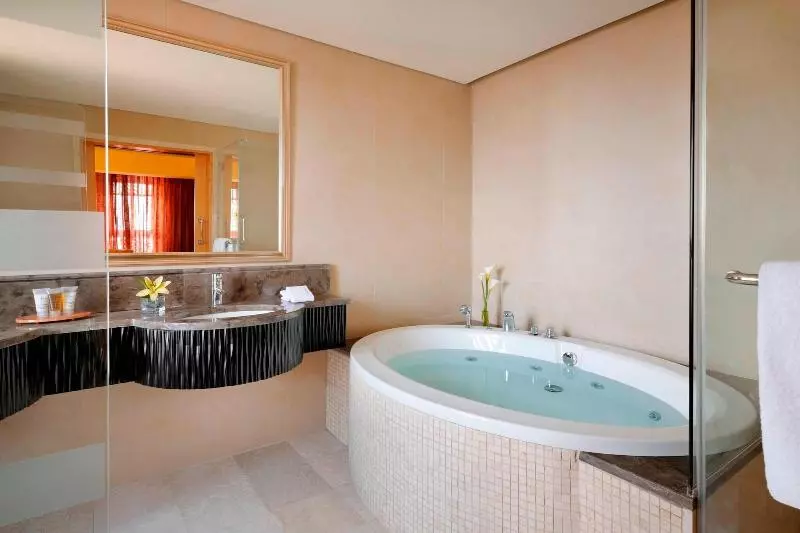 سوئیت با تخت بزرگ, Petra Marriott