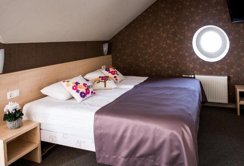 اتاق خانوادگی, Sigulda