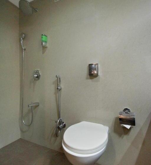 Номер Стандарт, Monarch Brigade Road