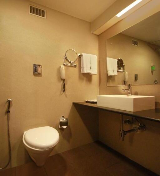 Номер Стандарт, Monarch Brigade Road