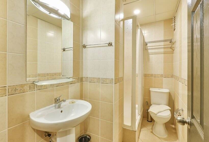 标准三人间, Kas Bilgin